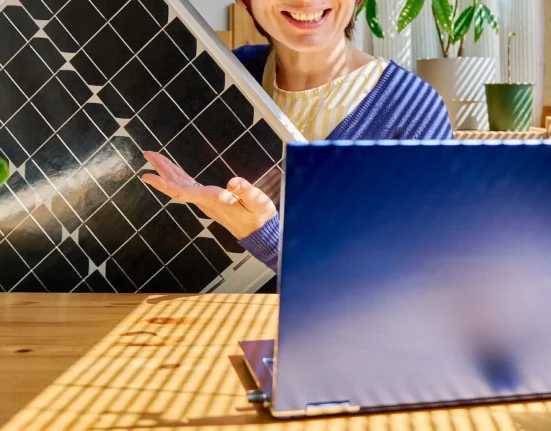 Les experts en énergie évaluent la rentabilité des panneaux solaires en 2026.