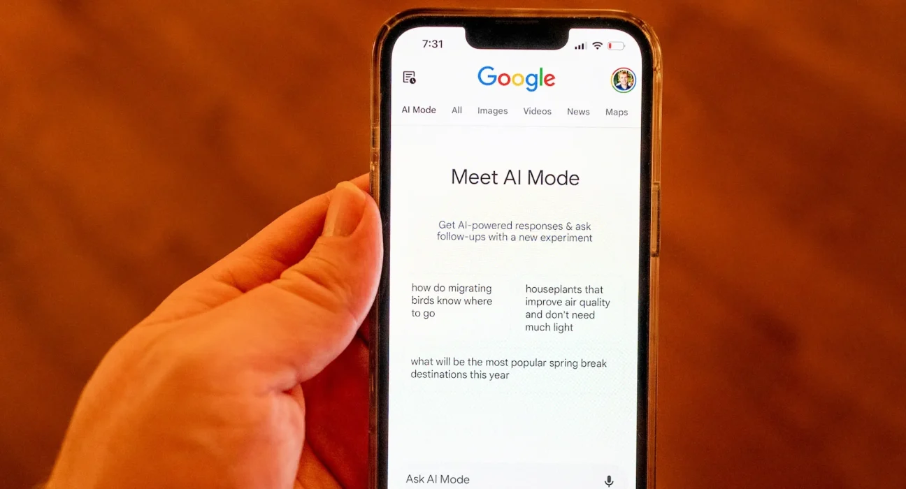 Les utilisateurs de Google en colère après le remplacement du dictionnaire par des résumés IA inutiles.