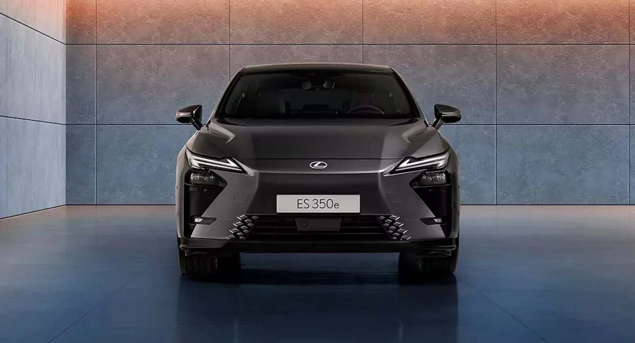Lexus réinvente sa berline ES en une EV accessible qui défie Tesla.