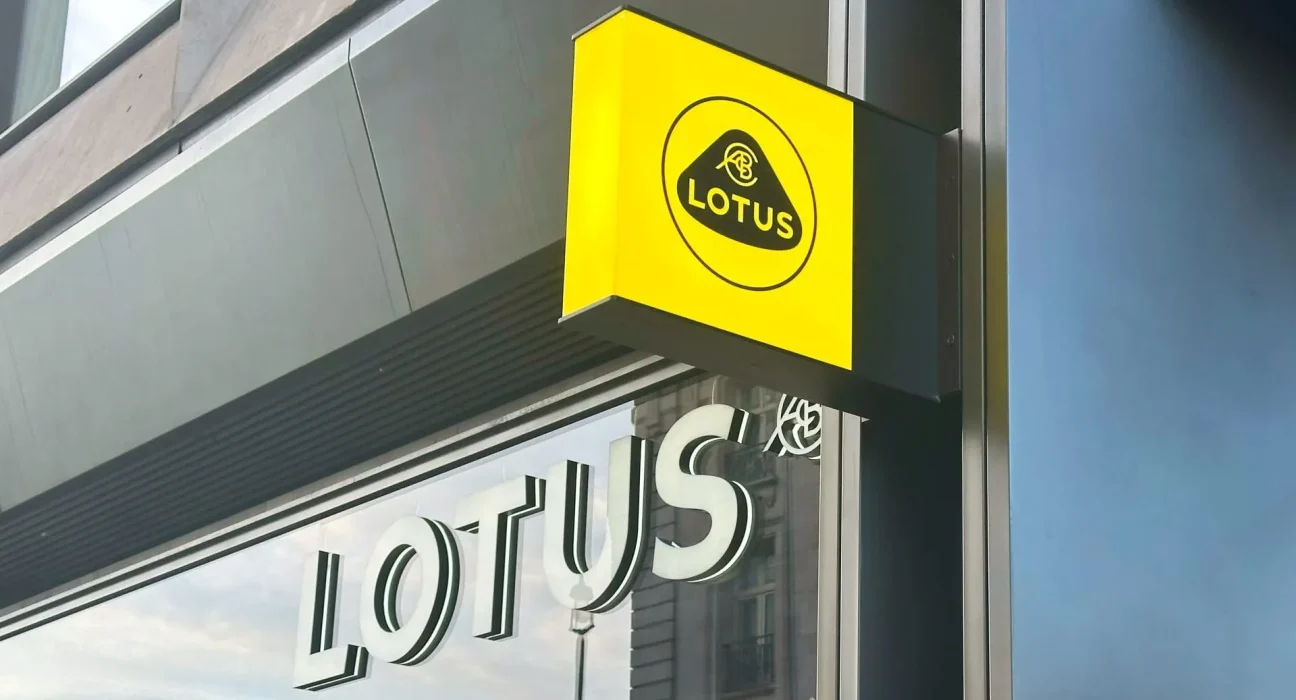 Lotus freine dans sa quête d'un partenaire européen pour les batteries électriques.