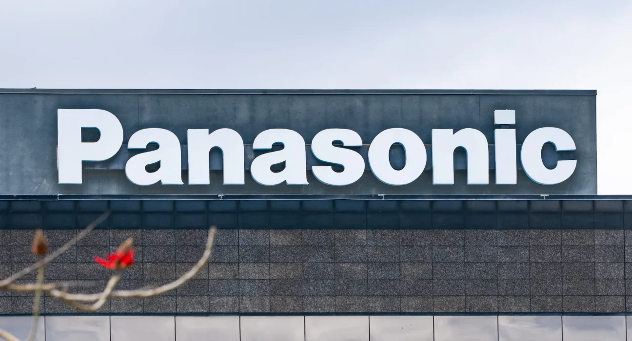 Panasonic Anticipe un Rebond de Tesla pour Stimuler les Ventes de Batteries