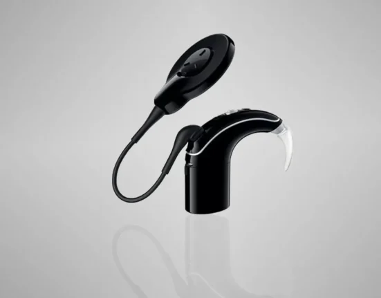 Partenariat entre Apple et Cochlear pour des implants auditifs compatibles avec l'iPhone