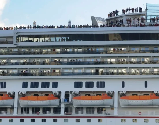 Plus de 1 700 passagers de croisière confinés en raison d'une épidémie de gastro-entérite.