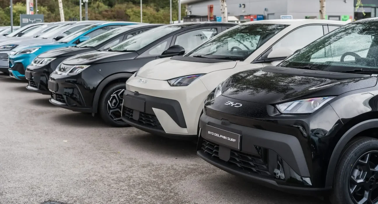 Plus de 100 000 commandes en deux semaines : la nouvelle voiture électrique phare de BYD séduit par son prix attractif.