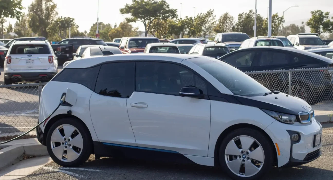 Réduction de 20 % sur la recharge des véhicules électriques pour les conducteurs de BMW et MINI sur un réseau national en pleine expansion.
