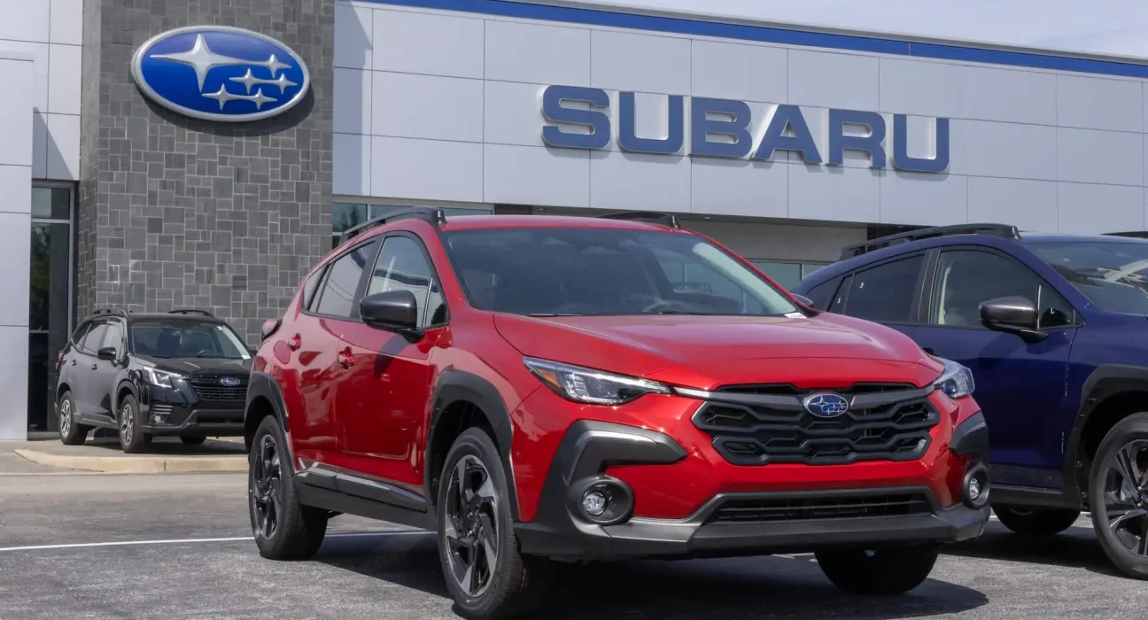 Subaru réduit ses prix d'EV jusqu'à 11 450 $ dans une rare offensive contre ses rivaux chinois.