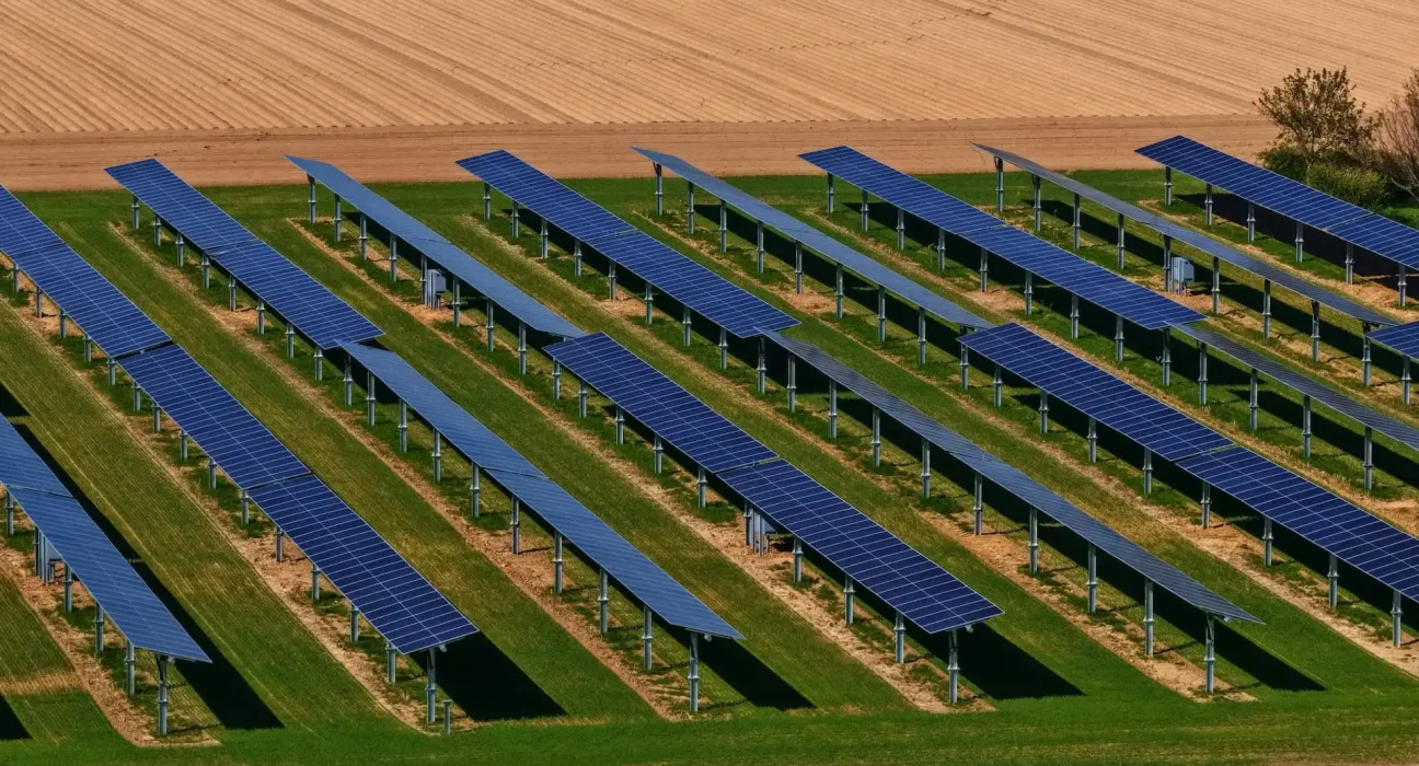 Surge Énergétique dans les Data Centers : L'Émergence du Solaire Écarte le Charbon du Réseau Américain