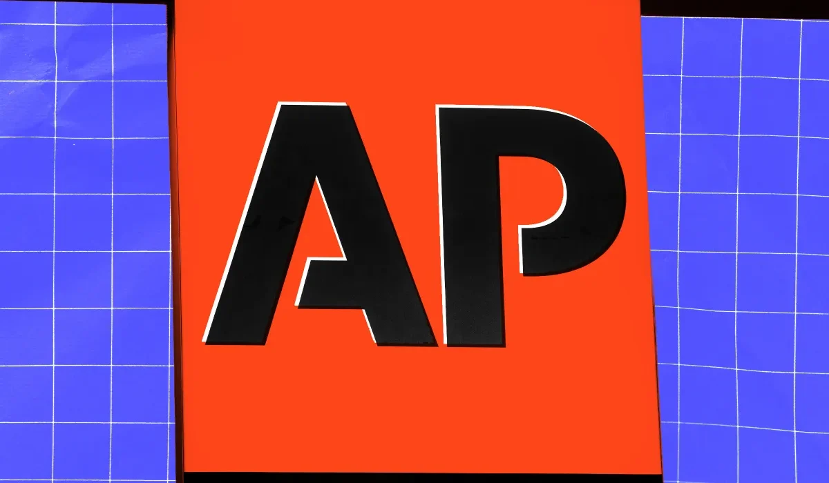 Un Responsable de l'Associated Press Annonce Aux Journalistes Que Résister à l'IA Est Inutile