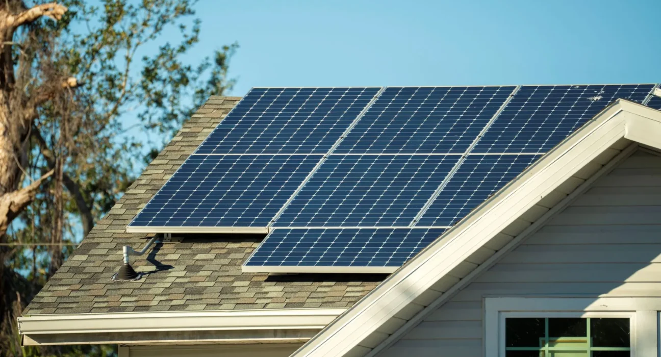 Un expert en énergie répond aux questions les plus fréquentes des propriétaires sur les panneaux solaires.