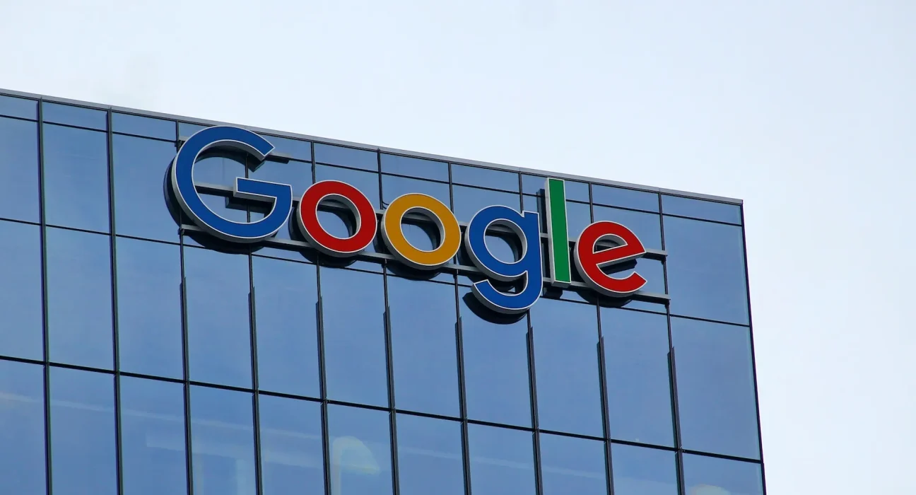 Un juge interdit le centre de données de 500 acres de Google au Minnesota en raison d'une poursuite visant sa consommation énergétique massive.
