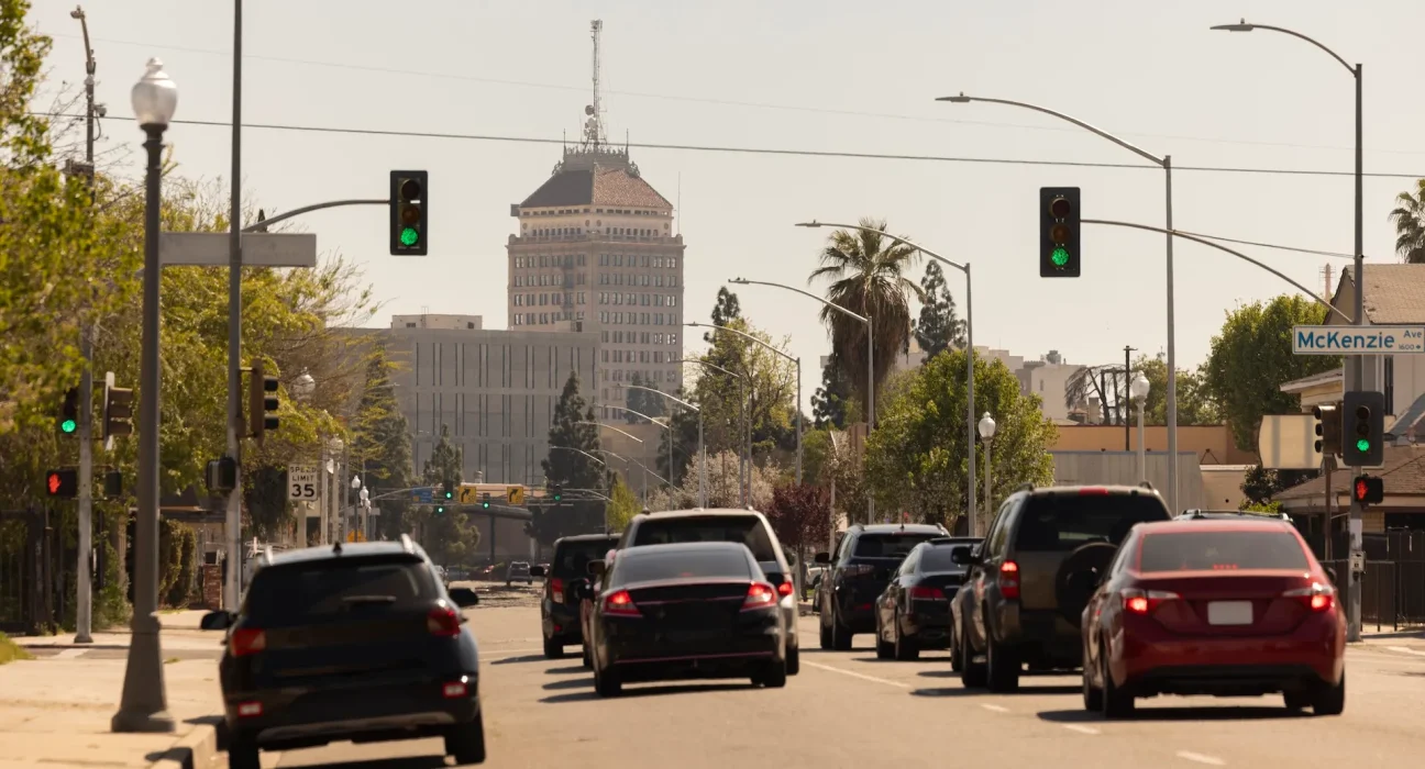 Une Source Majeure de Chaleur : Comment le Trafic Quotidien Transforme les Rues Urbaines en Points Chauds