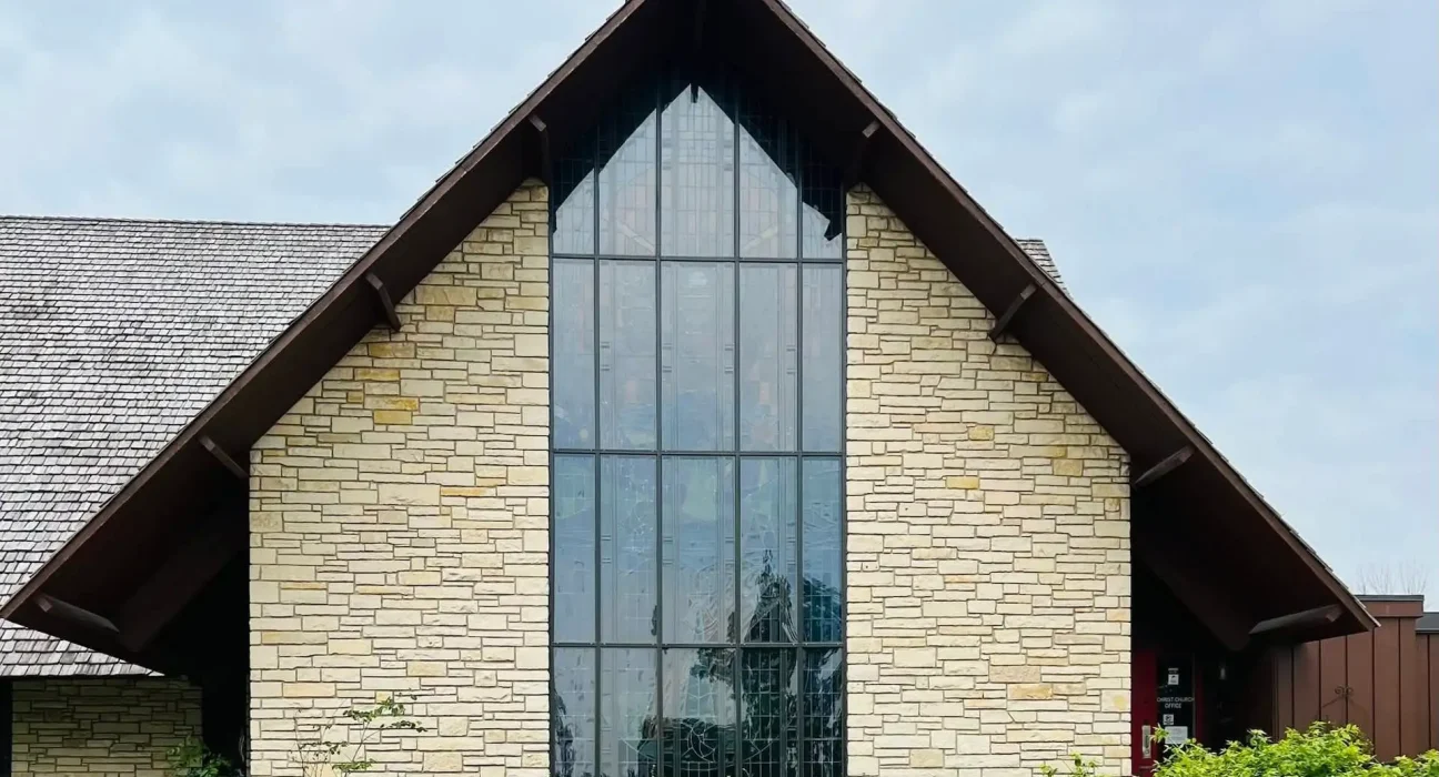 Une église de l'Iowa témoigne de la réduction de plus de 80 % de ses factures d'électricité grâce au solaire.