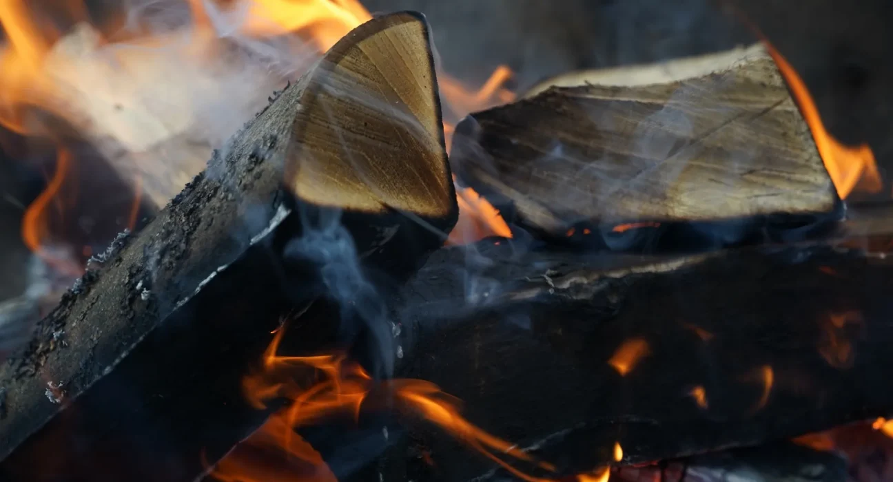 Une étude révèle que le bois de chauffage libère du plomb dans l'air : un neurotoxique puissant