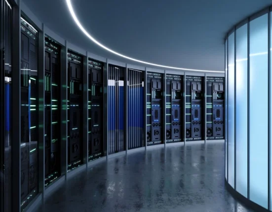 Une ville agricole du Michigan s'oppose à un immense centre de données OpenAI-Oracle, un avertissement pour l'essor de l'IA.