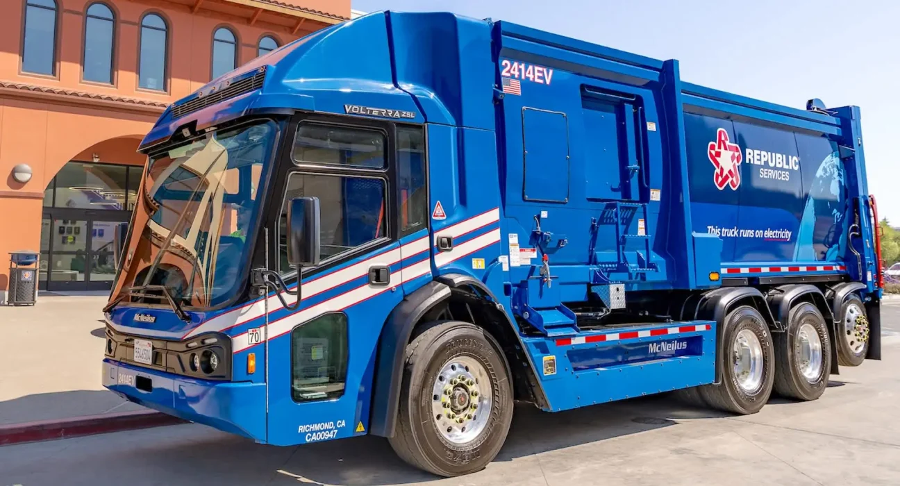 « Une ville californienne déploie la première flotte entièrement électrique de déchets et de recyclage de l'État »