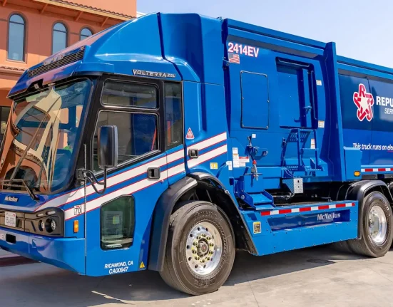 « Une ville californienne déploie la première flotte entièrement électrique de déchets et de recyclage de l'État »