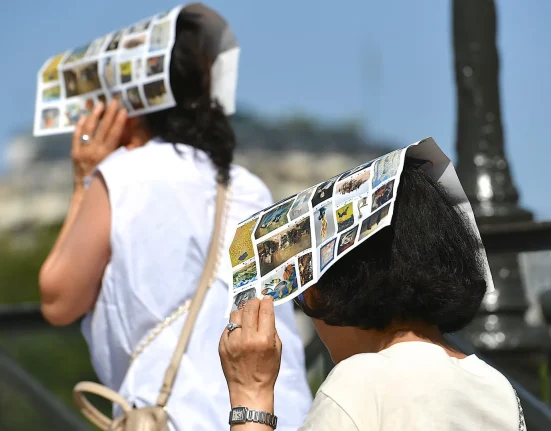 À l'aube de l'été : 54 millions de personnes confrontées à une canicule de 42°C, grêle et tornades nocturnes.