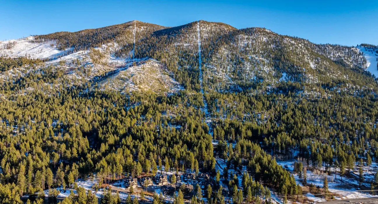Alert à la sécheresse : Des niveaux de neige alarmants menacent l'eau et accroissent les risques d'incendies en Californie