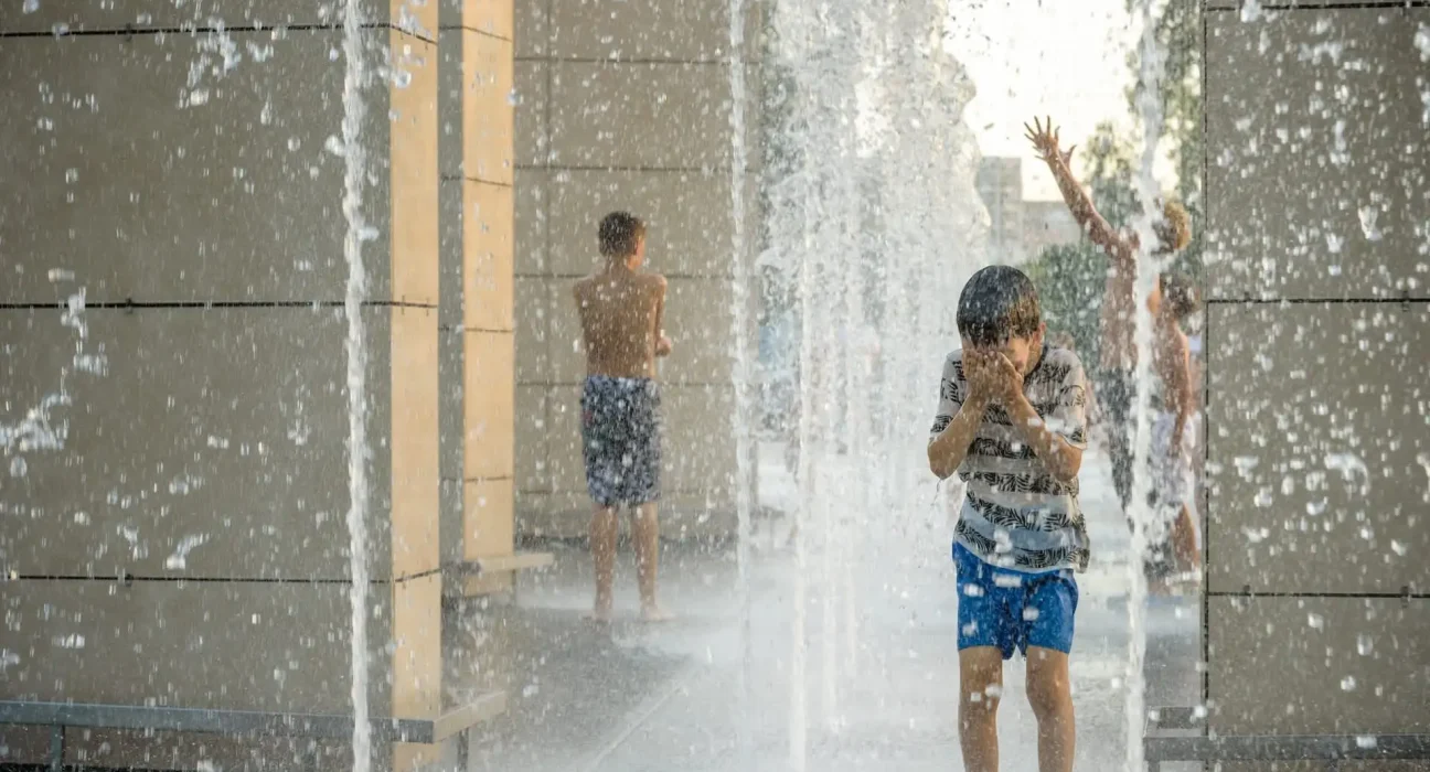 Alerte : Une vague de chaleur exceptionnelle pourrait faire grimper les températures au-dessus de 37°C à travers les États-Unis ce mois-ci.