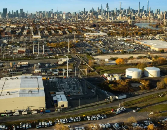 Après dix ans de retards, l'hydroélectricité canadienne illumine enfin New York.