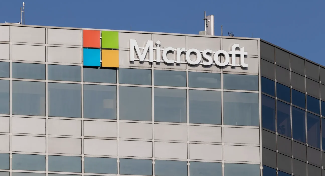 Après un investissement de 13 milliards de dollars dans OpenAI, Microsoft présente des modèles d'IA internes à moindre coût.