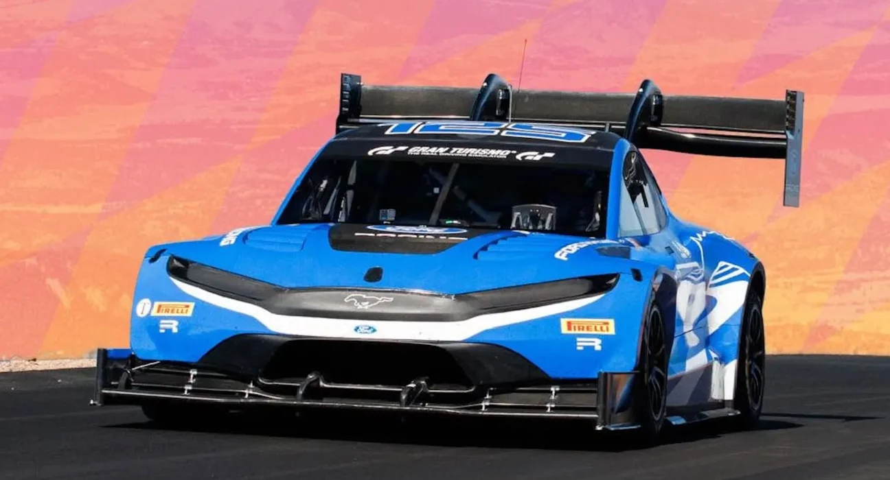 Après une deuxième place, le Ford Super Mustang Mach-E triomphe contre toutes les voitures à essence à Pikes Peak