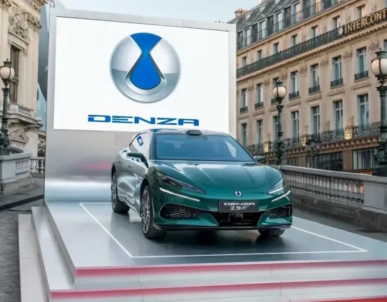 BYD dévoile un véhicule électrique de luxe en Europe capable de parcourir 1 000 km et de se recharger en moins de 10 minutes.