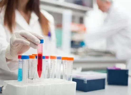 Ce nouveau test peut détecter TOUS les virus possibles chez les humains et les animaux.