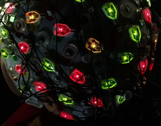 Cette Technologie Relie Votre Cerveau pour Déchiffrer Vos Pensées