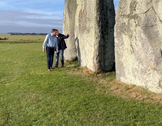 Comment les anciens transportaient une pierre de 6 tonnes sur 700 kilomètres vers Stonehenge ?