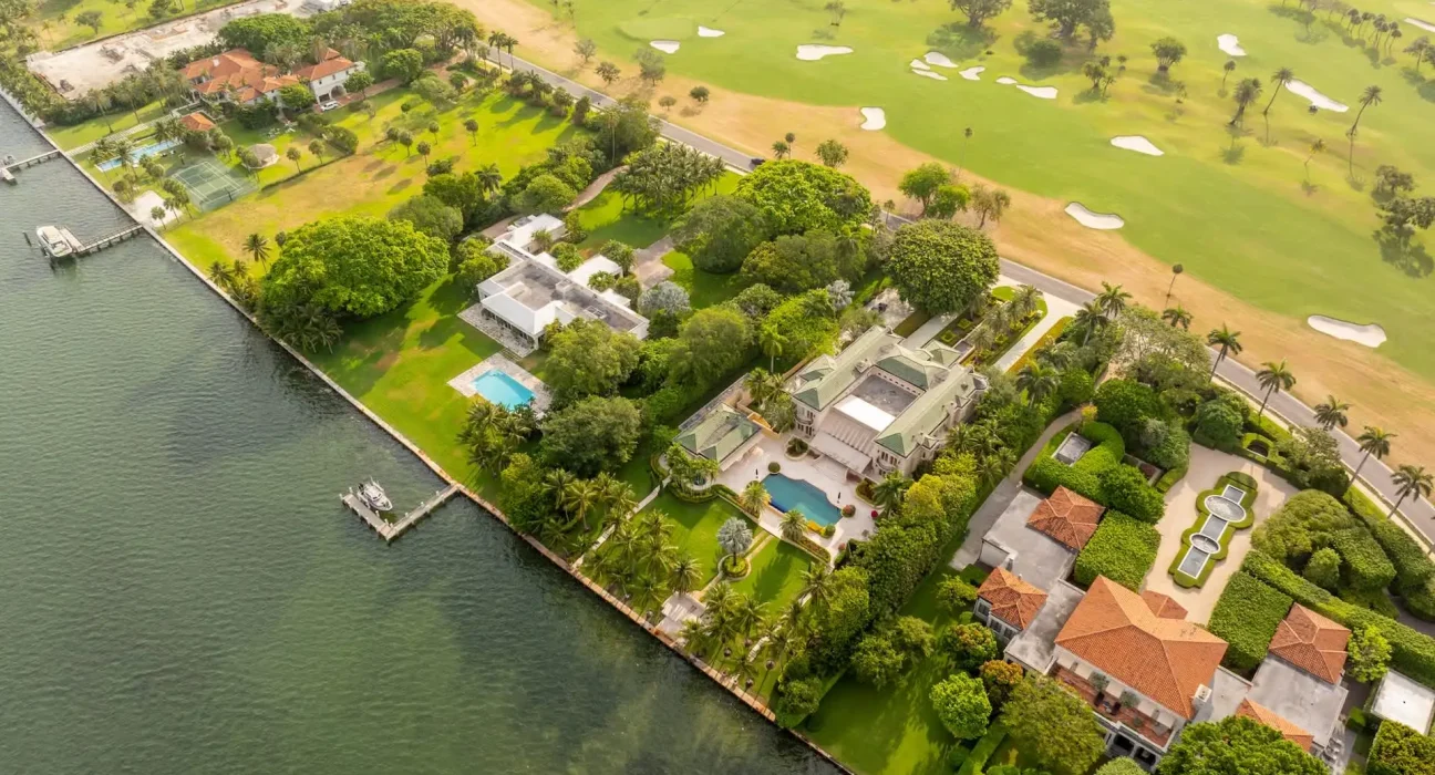 Conflit en Floride : Le 'Bunker des Milliardaires' face aux Communautés Locales sur les Fosse Septiques Vieillissantes