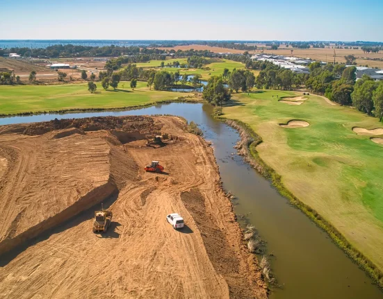 Découverte incroyable sur un parcours de golf en Ohio : des outils en pierre impeccables laissent les archéologues perplexes.