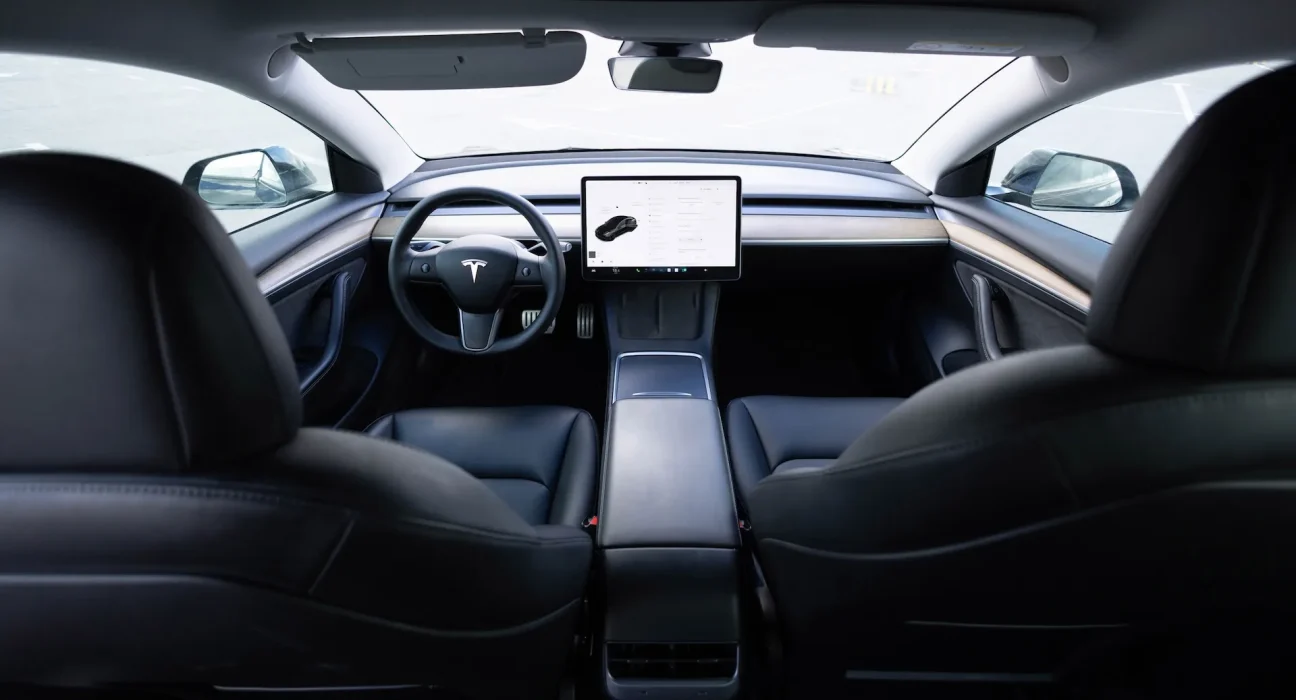 Des calculs défectueux amplifient les affirmations de sécurité de la conduite autonome complète de Tesla, selon Reuters.