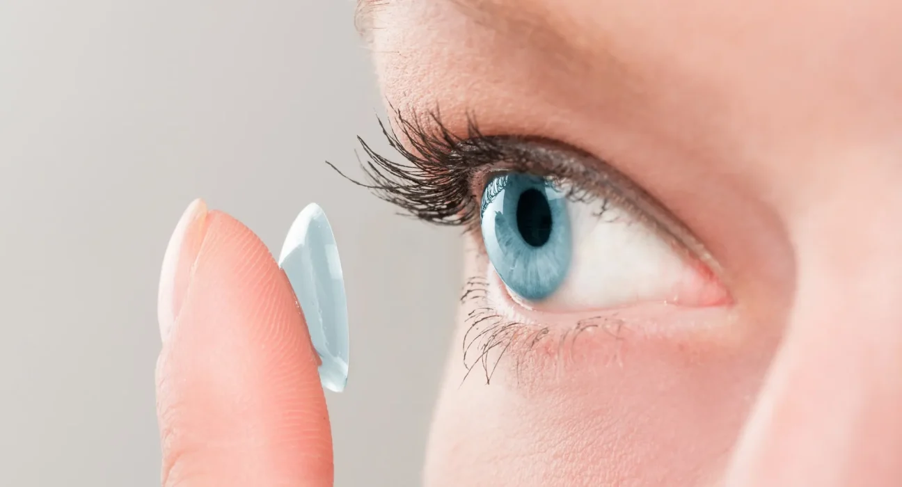 Des chercheurs envisagent des lentilles de contact électriques d'une minute comme alternative à la LASIK sans chirurgie.