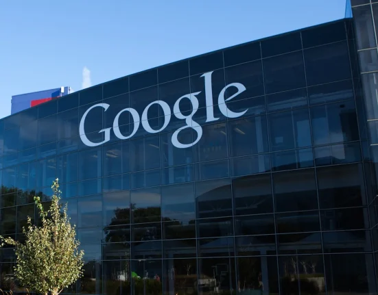 Des manifestants et des poursuites : L'afflux massif lors de la journée portes ouvertes du data center de Google à Minnesota