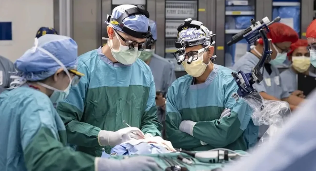 Des médecins du Michigan réalisent la première implantation cérébrale sans fil chez une femme ayant des difficultés de communication.