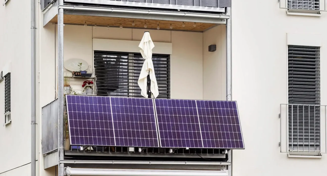Des panneaux solaires bientôt raccordables aux prises dans les appartements new-yorkais pour réduire les factures