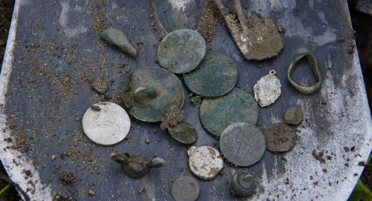 Des pièces vikings anciennes forgées à partir de monnaies islamiques fondues, révèle une étude.