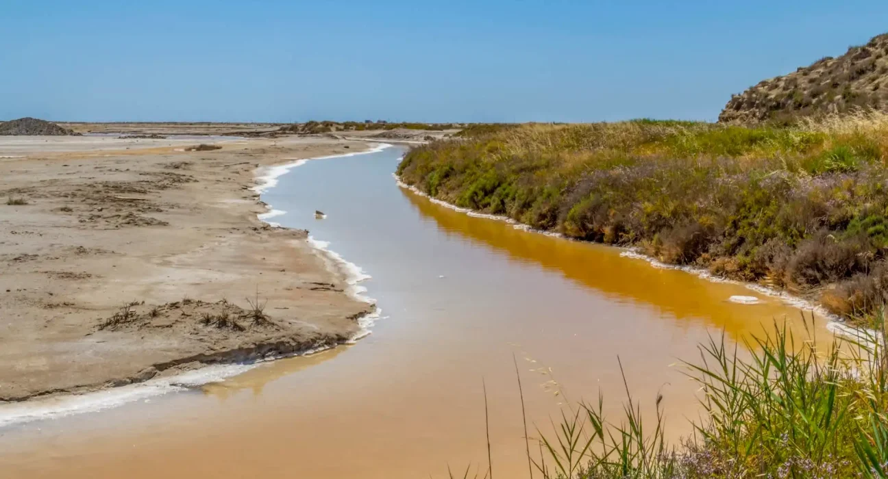 Des rivières réchauffées libèrent un surplus de méthane, et les filtres microbiens de la nature ne réagissent pas.