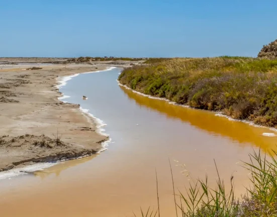 Des rivières réchauffées libèrent un surplus de méthane, et les filtres microbiens de la nature ne réagissent pas.