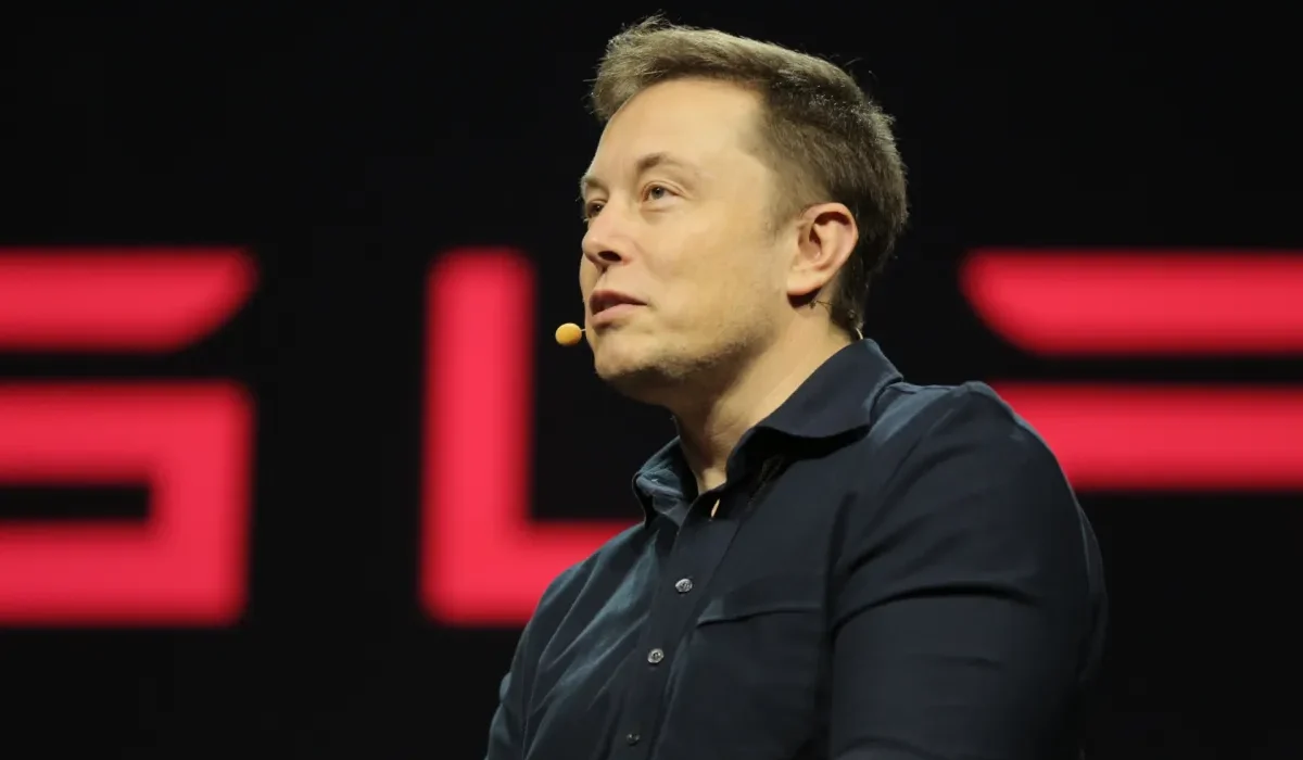 Elon Musk Lance une Entreprise pour Fusionner le Cerveau Humain et l'Ordinateur