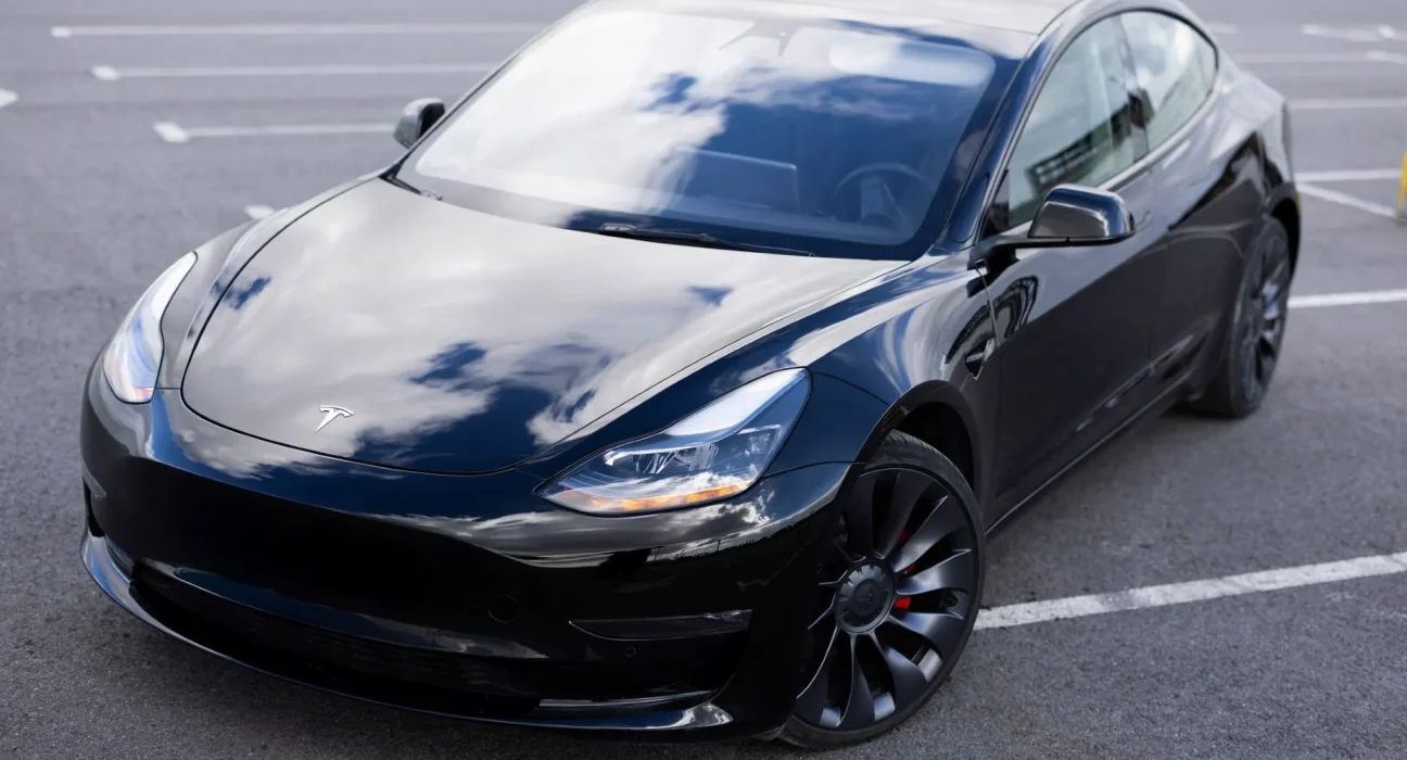 En Norvège, la Model 3 de Tesla atteint une autonomie impressionnante et un pic de recharge de 177 kW.