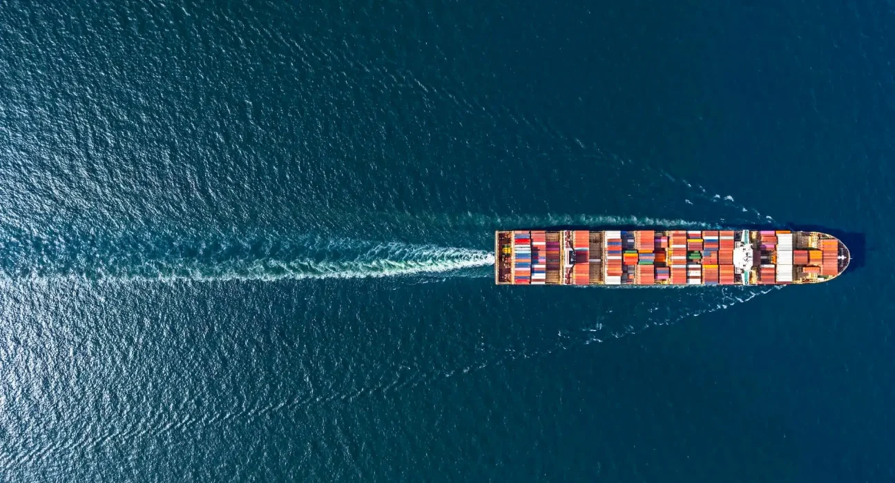 Énergie propre : Révolution des routes commerciales et des plans ferroviaires, avec un impact sur la puissance maritime.