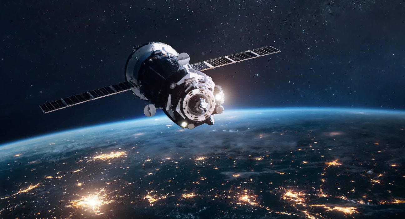 Explosion de satellites : un ciel nocturne saturé, une atmosphère polluée et des bouleversements climatiques, alertent les scientifiques.
