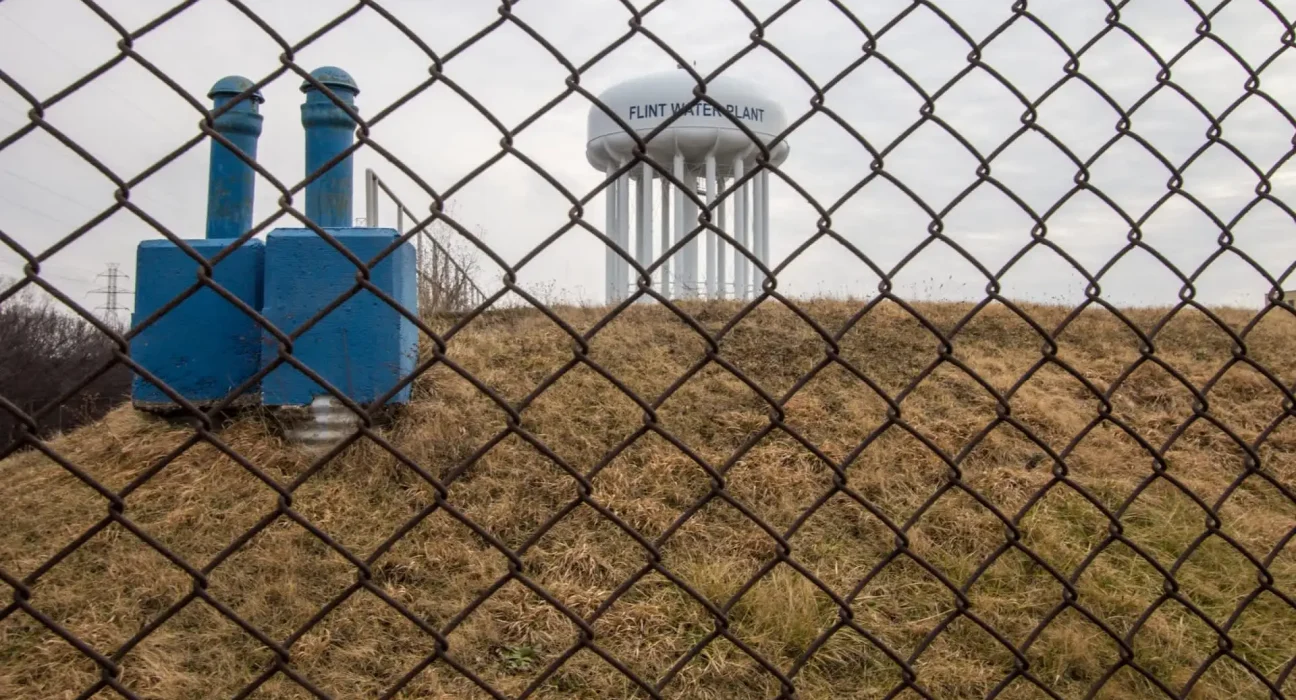 Flint évalue une pause d'un an sur le centre de données face aux inquiétudes des résidents concernant l'eau et la santé.