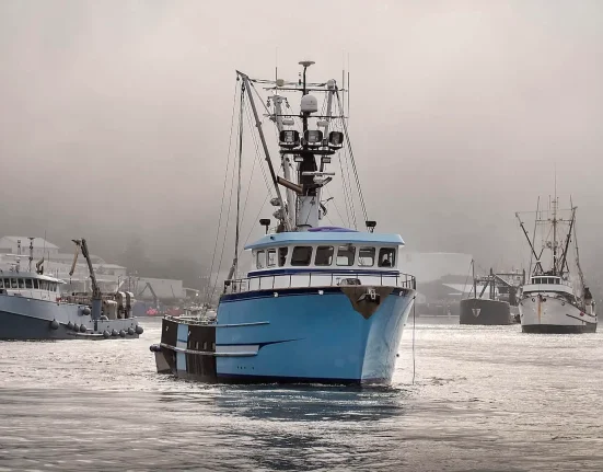 Industrie de la pêche en Alaska : Un réseau de surveillance océanique s'éteint au moment des crises du saumon et du crabe