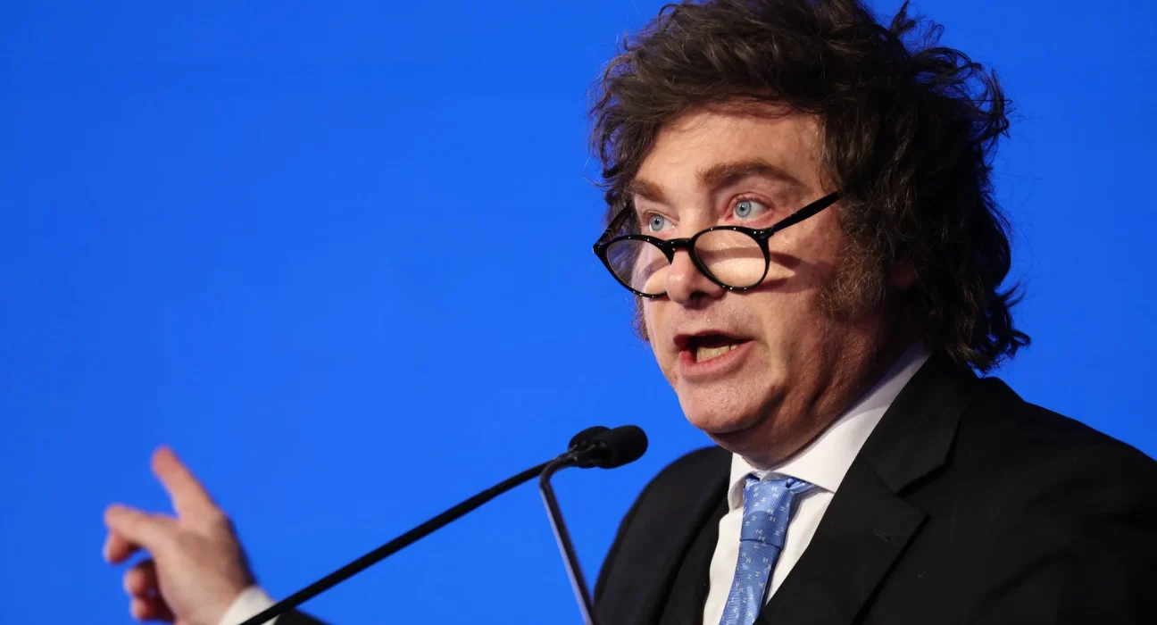 Javier Milei : Vers une Argentine sans régulation avec des ‘sociétés non humaines’ dirigées par l’IA.