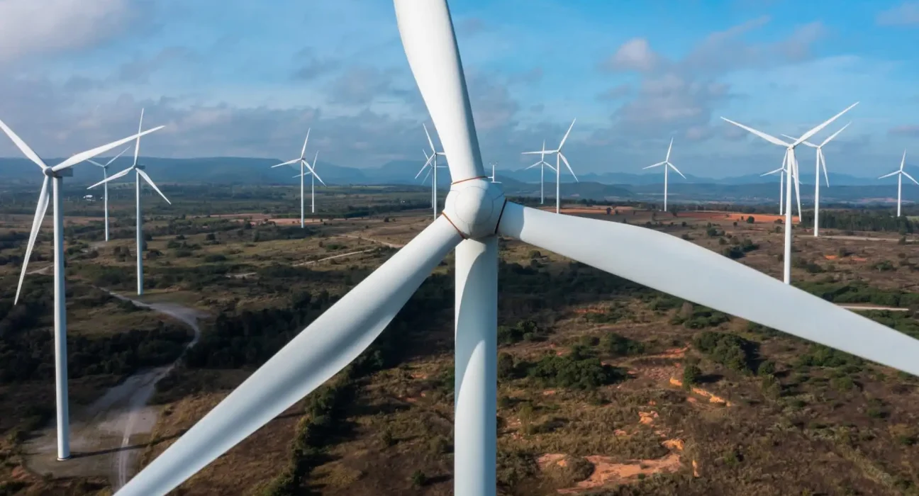 La plus grande ferme éolienne d'Amérique entre en service au Nouveau-Mexique avec 916 éoliennes impressionnantes.