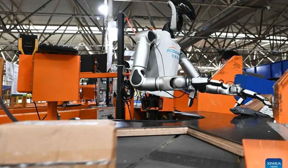 Le Bureau de Poste Chinois Met en Service des Robots Humanoïdes pour le Tri du Courrier