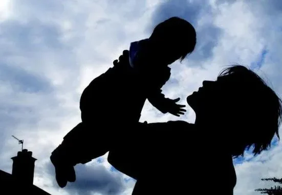 Le Royaume-Uni se prononce sur la naissance des premiers bébés issus de la fécondation in vitro à trois parents.